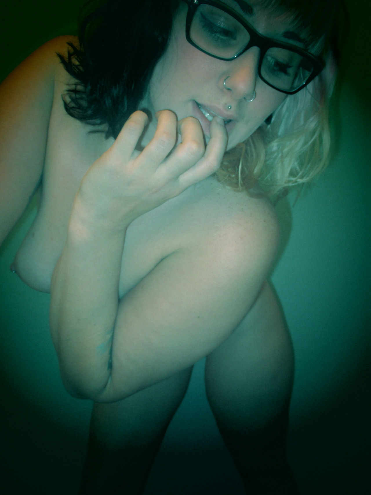 piinsorneedles:  Oh hello Tumblr of the niight (; 