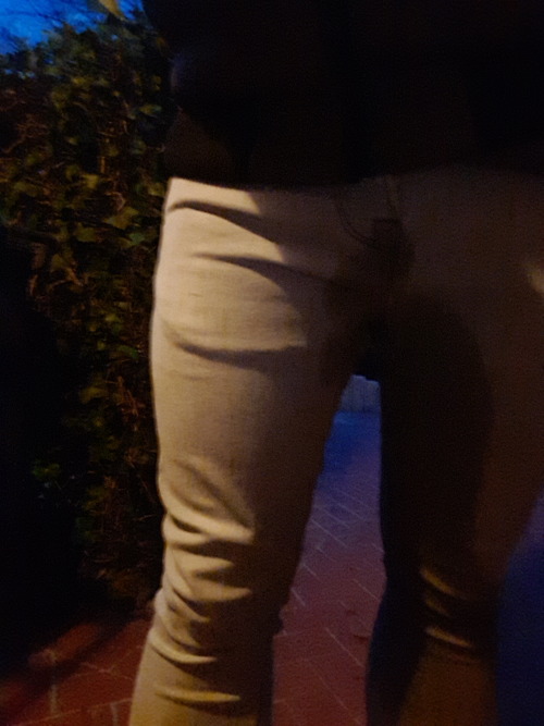 Porn criss19861:Pissed myself walking home  nice photos