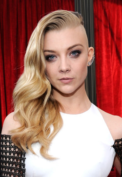 mockingjayupdates:  Natalie Dormer debuting her hair for her role in Mockingjay at the SAG Awards. 