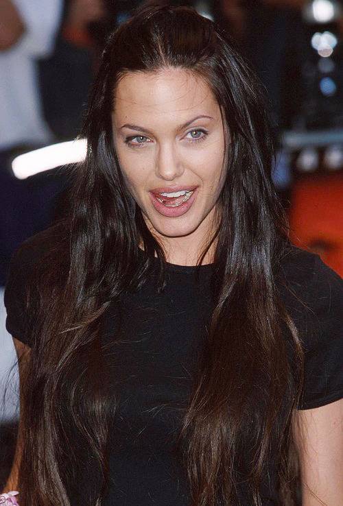 kalifornia-kussh:  Angelina Jolie at the Gone In 60 Seconds premiere in London, 2000 