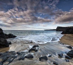 icelandicphoto:  Sparkling fjords, dramatic volcanic peaks, sheer sea cliffs, sweeping golden beaches and crunchy lava flows make up the diverse and fascinating landscape of the 100km-long Snæfellsnes Peninsula.  It is only a couple of hours drive from