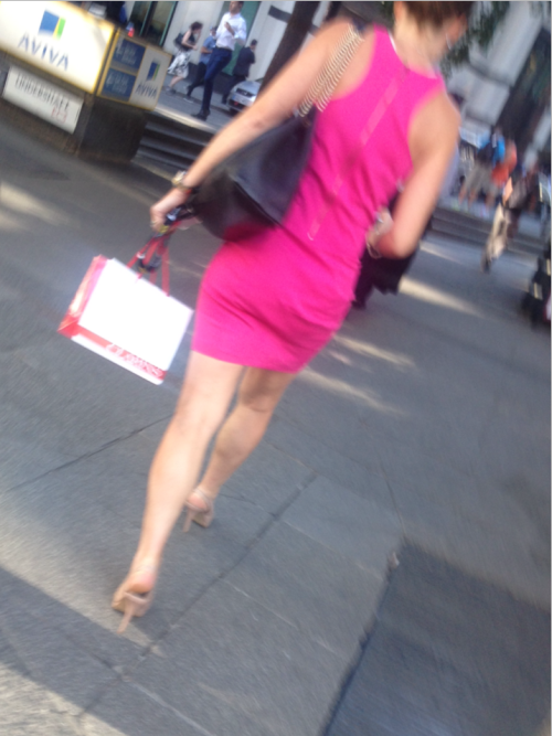 tumblcreep:  Another broad pushing 50 with an outrageously tight set-up  P.S. He’s behind you! 😜