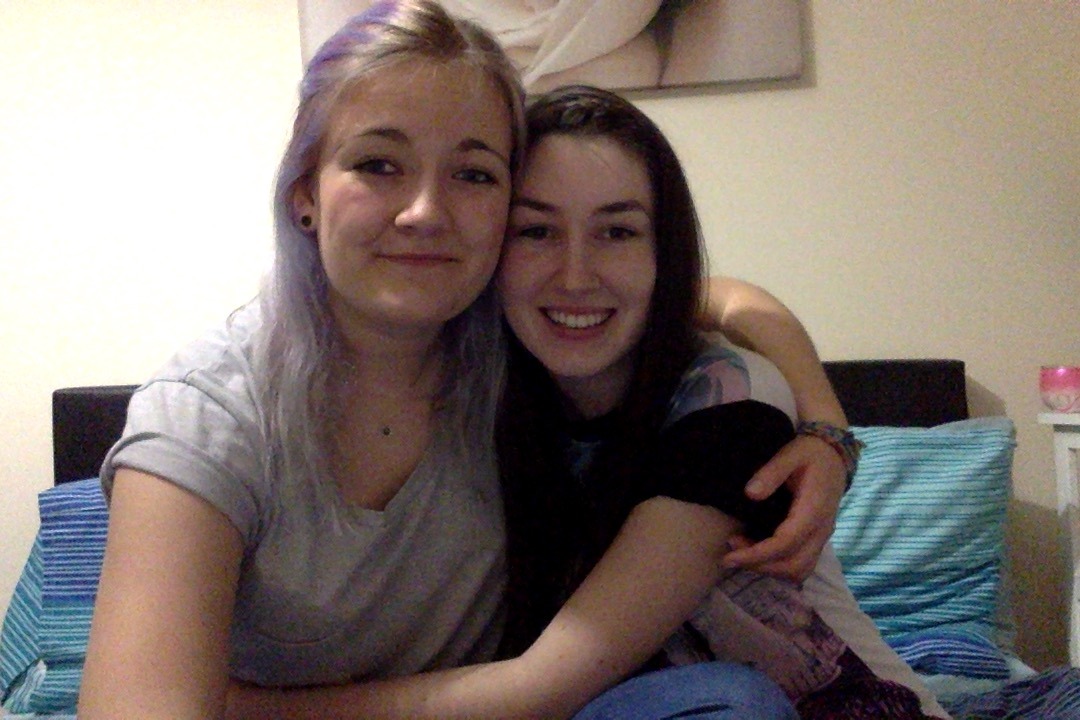 lesbian-in-brighton:  Kisses and cuddles :’)