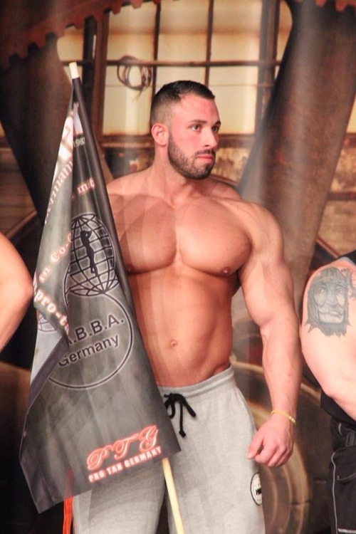 musclemonsterz:  Kevin Wolter 