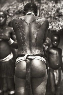 vintagecongo:  Bwaka Woman, Belgian Congo by Casimir Zagourski 