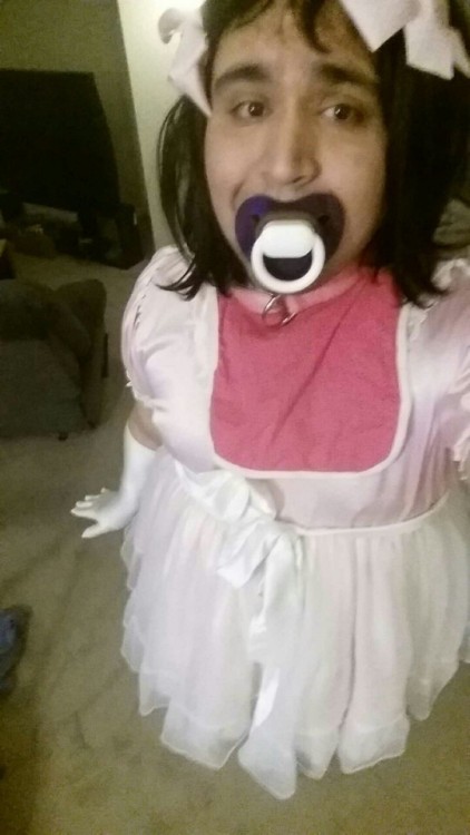 maxxypuppy: sissybabbysky: A little sissy sent me some pictures of her. Let’s share these pic 