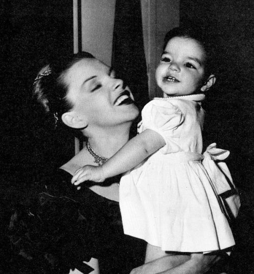 Judy Garland holding her daughter Liza Minnelli