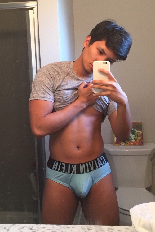 straightundietalk:  surprisebitch:just got a new phone Nice undies, @surprisebitch!