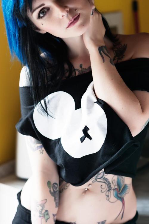 psychotic-riaeaction:  Ph: Emanuele Ferrari for Nextdoormodel Mua: stefy Girardi