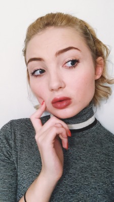 babyfacemaya:  found my fave turtleneck 