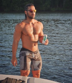 Temporada-De-Caza:    Temporada-De-Caza: Hairy Men-Beard-Tattoo  