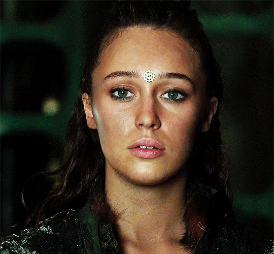 eva-kom-skaikru:  - Her lips, omg.