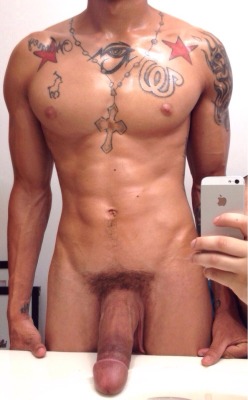 preoral:  Follow for more sexy guys &amp; hot cocks!   Gorgeous body, with a nice hunk of meat