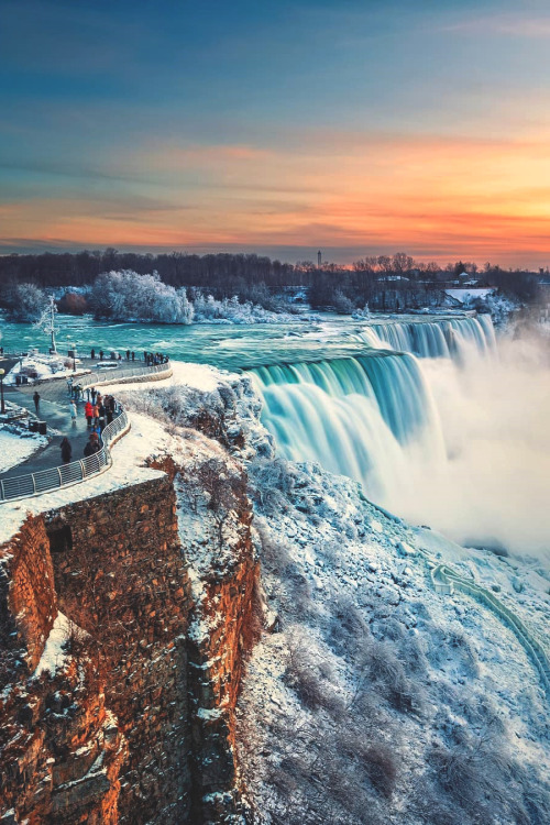 lsleofskye: Roaring and powerful, while simultaneously serene and calming 💦 | argenel   Location: Niagara Falls, New York, USA 