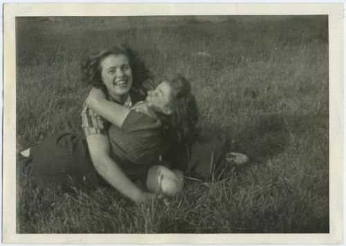 wlwvintage:Playing in the grass, c. 1940′s.