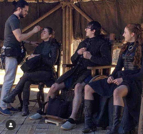 Lmao Wh- Why Is Kit The Make Up Guy I-🙈😂