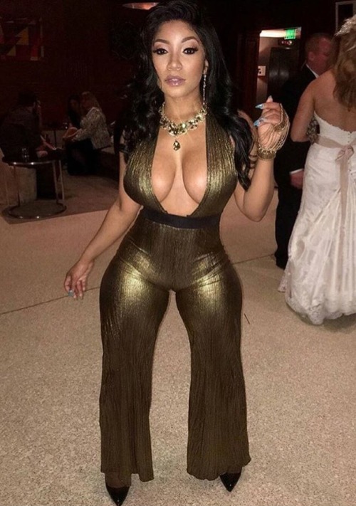 handsonexperiencexxx:  thicksexyasswomen:  max-thicke6969:  bigpapij9:  More Shades…  MaxXxwell Thicke’s Playhouse! 35,000 pics and counting.  Thx🌴       (via TumbleOn)