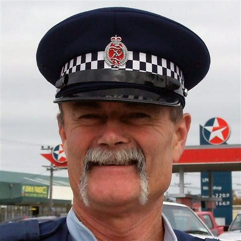 hobofoot:  Story from 2008. Wish we had more cops like this. » An off-duty Balclutha police officer bared more than his soul when he was forced into action recently. Constable Tom Taylor, who was sleeping naked, was woken by his wife, Christine, when