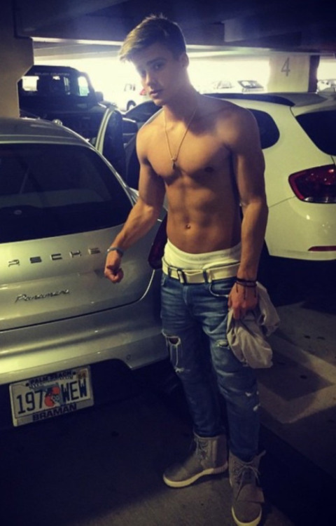danilst96:  Danilst96.tumblr.com Twitter- Danilst96