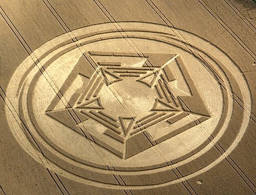 lolacshepard:  Codes of the cosmos? (Image Source)  “Irrespective of origin, crop