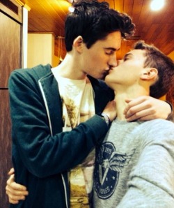 2boys-are-better:  anaussierainbow:  oops-homosexual: