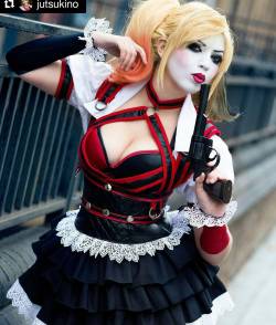 sharemycosplay:  #arkhamknight #harleyquinn perfection by @jutsukino! #cosplay  #Repost @jutsukino with @repostapp ・・・ Harley Quinn,  photo by A&amp;B Photography #fb #tb #DCcomics https://instagram.com/p/-hijo3SqNa/