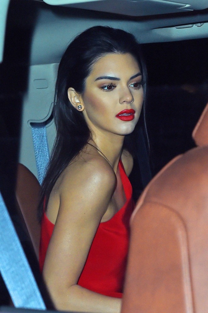 addictionly:  kxokardash:February 11th, 2015 - Kendall leaving the amfAR New York