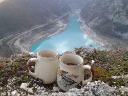 eartheld:teaquila:diaphanee:  Having tea on the castle ruins, just above Ravedis Lake.   This looks like my dream.