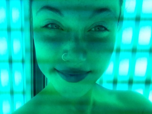 iambettymay:  Tan with me(;