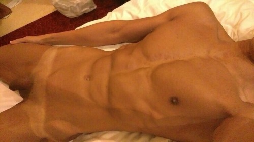 rebelziid: Naked Muscle Hunk[ Beautiful muscly bod ]