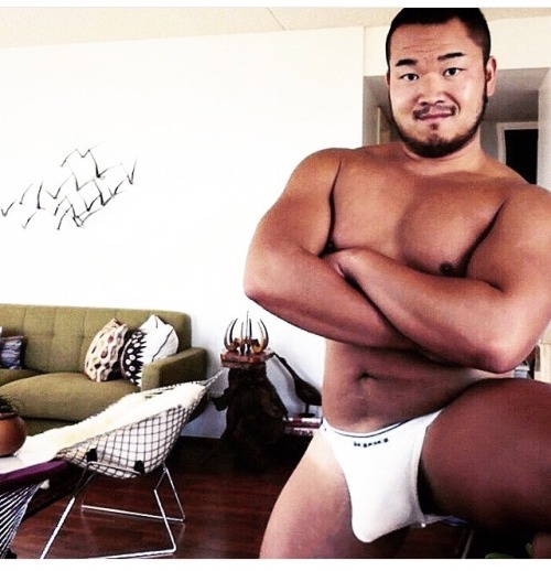 lupinball:Aww He are my type !! His white underwear are always distracting my focus !!!!!!!!!!!!!!!!