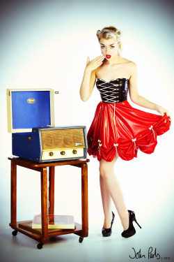 Pinmetoyourwall:  Sinderella Rockafella In “Vintage Record Player&Amp;Ldquo; By