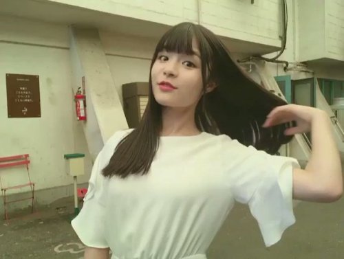 山田野絵(yamada noe)さんのツイート: シャンプーのCM狙うって言って写真撮って言われてたけど動画にしてた時の動画です かわいい t.co/JdRvVQ17N5