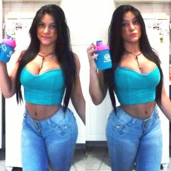 laura-martinez-art:  extremebodiez:  Larissa Souza  Another Beautiful Brazilian Mami with Huge Thighs  want her/want be her  fitness goals   hnnnng! &lt;3@slbtumblng