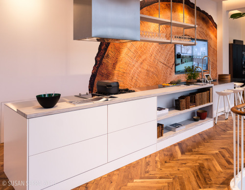 thekitchendesigner:Kitchen display in Uno Form showroom in Copenhagen. Classic modern style mixes we