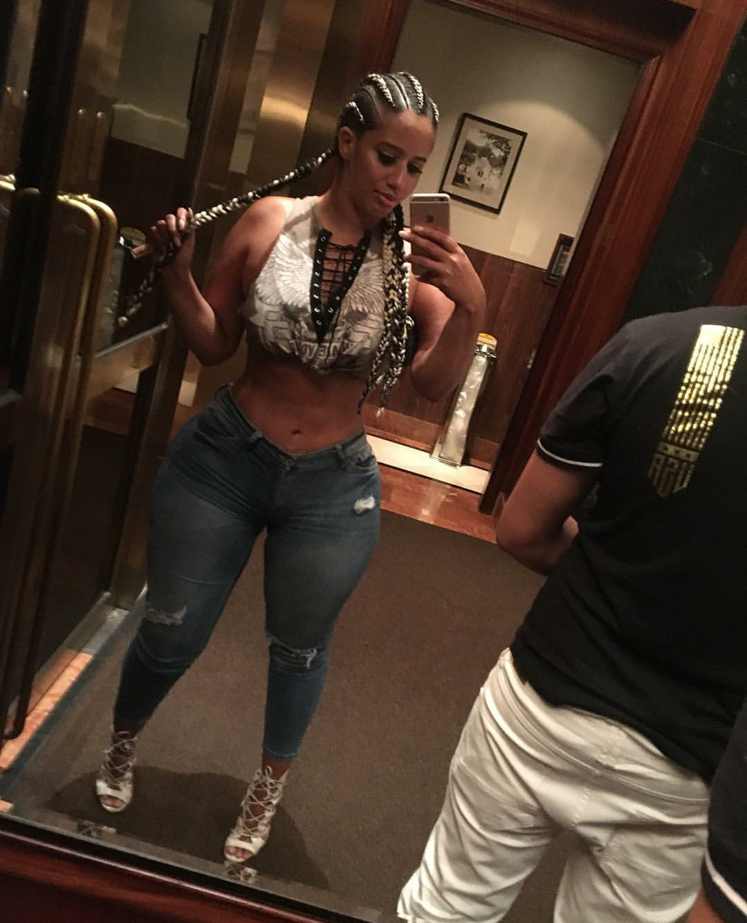 30786ddd: cobane843:   mirrored–reflections: Her thickness is my weakness  Damn