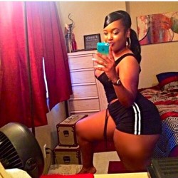 phatculos:  Thick af! #PhatCulos  Sexxxy