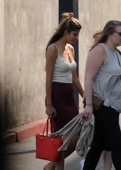 I really like the lighting on her cleavage. Kind of a high split light.