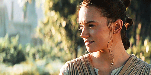 bistormtrooper: Rey + smiling for @qalupalik​ Happy (late) birthday to the brightest ray of sunshine