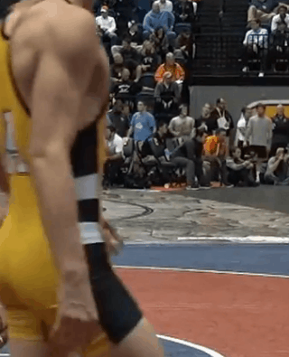 scooterchi:  wrestleman199:  app state wrestler packing one hell of a bulge in his