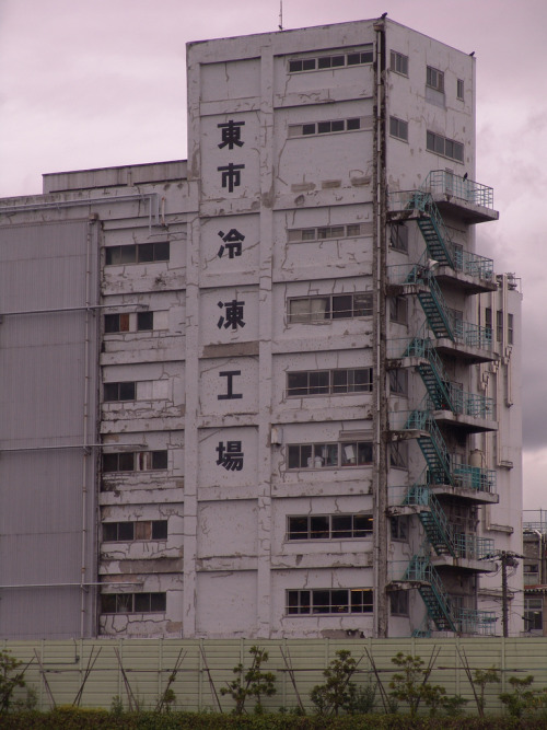llogicas:  suburbs (by gora138)