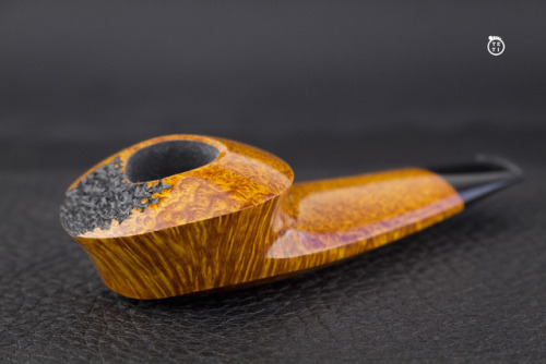 Yeti Pipe #337A smooth eskimo I made for the Chicago pipe show, this piece has the best birds-eye gr