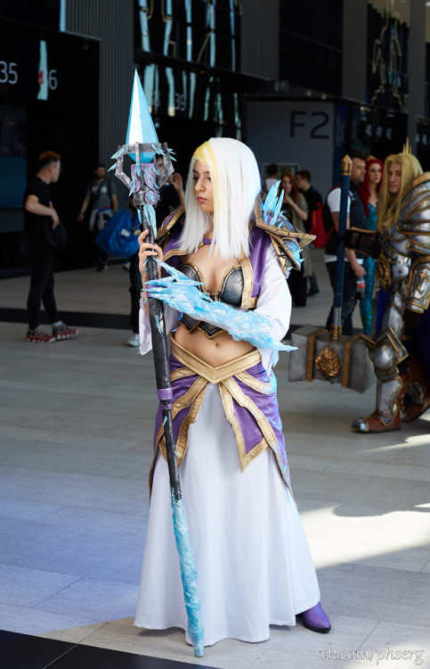 steblynkaagain: For the Frozen Throne!Arthas - nova_poltorashnikph - vk.com/phserg  These are awesom