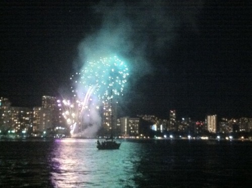 gummijay:  A catamaran ride in Waikiki with a fireworks show. I love my job. I got bored and flew to Hawaii for 40$!!