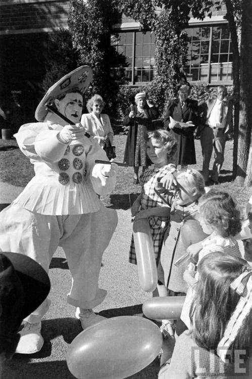 Curtiss Candy Co. throws a party(Wallace Kirkland. 1948)