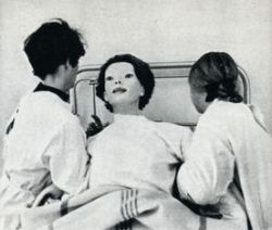 rxito:  sixpenceee:  The Expressionless Story Source   In June of 1972, a woman appeared in Cedar Senai hospital in nothing but a white, blood-covered gown. Now this, in itself, should not be too surprising as people often have accidents nearby and come