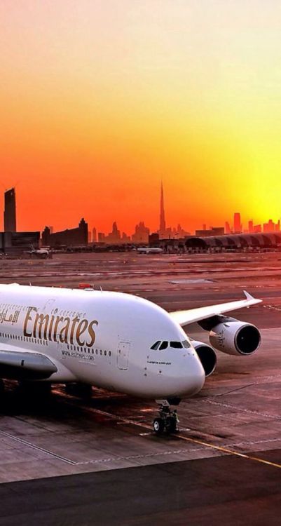 dit is Emirates dat vliegtuig komt uit Dubai maar ik heb deze afbeelding gekozen omdat ik later iets