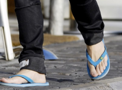 strangerwcandy:  Jared Leto’s feet. Hot! 