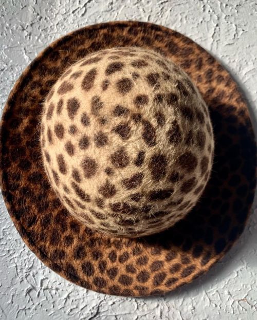  Purrrrfect.#AshakaGivens #AshakaGivensMillinery #Rockers #RockersCrown #AnimalPrint #Cheetahhtt