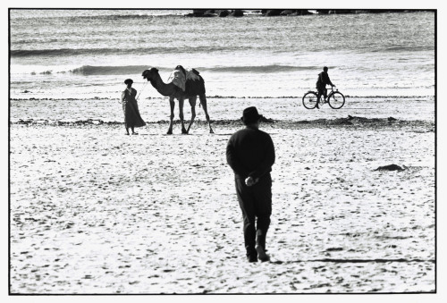 hauntedbystorytelling: Elliott Erwitt :: Agadir, Morocco, 1973 / src: Magnum Photos  more [+] by this photographer     